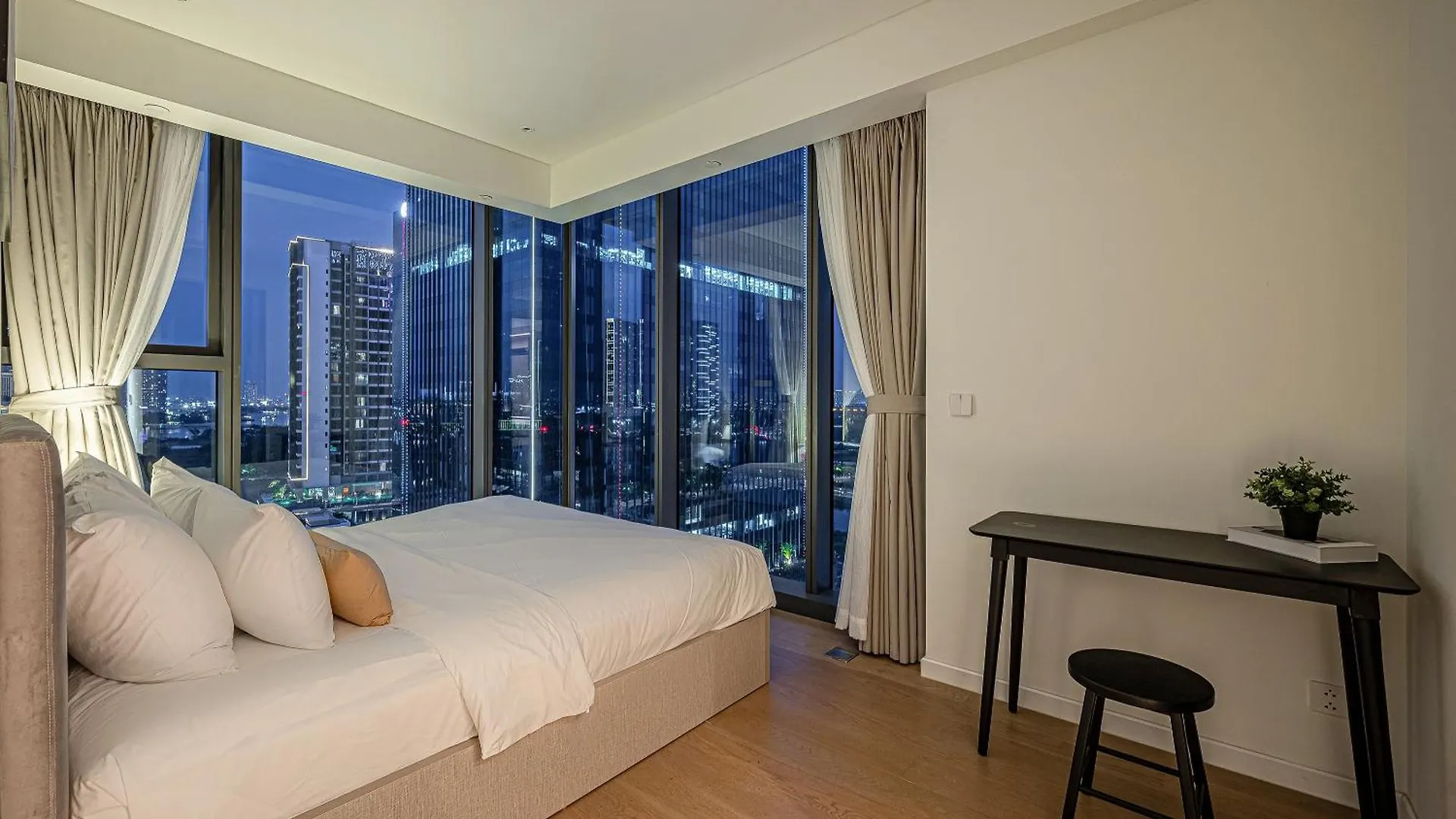 Apartament The Metropole Opera Residence By Kaystay Ho Chi Minh